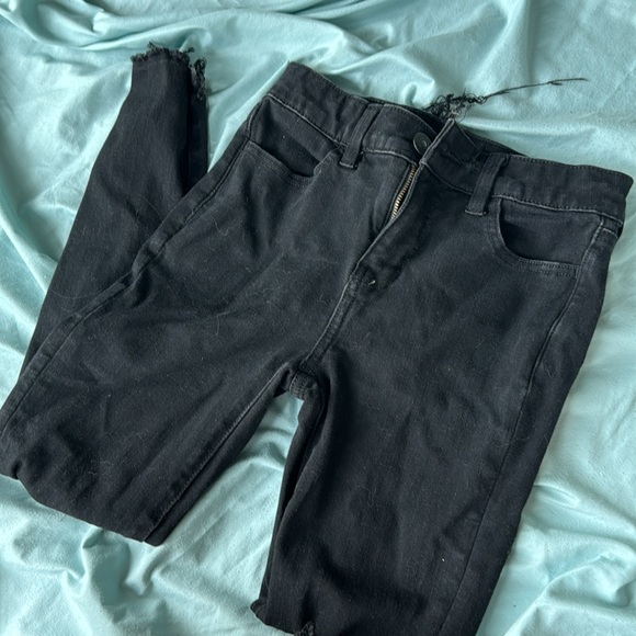 American Eagle Black Hi-Rise Jeggings with Rips 🖤 - Picture 5 of 8